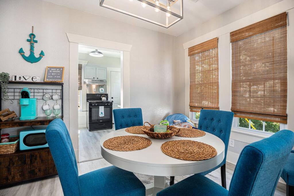 Sea Pink Retreat - Walk To Beach, Newly Renovated Galveston Exterior photo